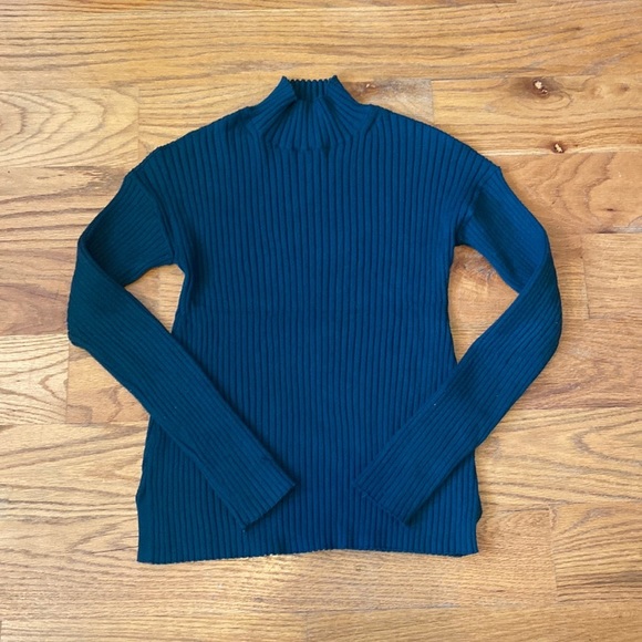 $8 CLEARANCE - Banana Republic XS Soft Teal Mock Neck Sweater - Picture 2 of 10